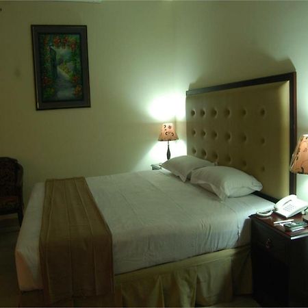 Ambassador Residency Hotel Chittagong Buitenkant foto