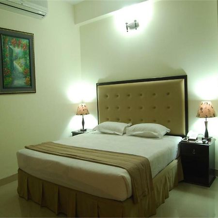 Ambassador Residency Hotel Chittagong Buitenkant foto