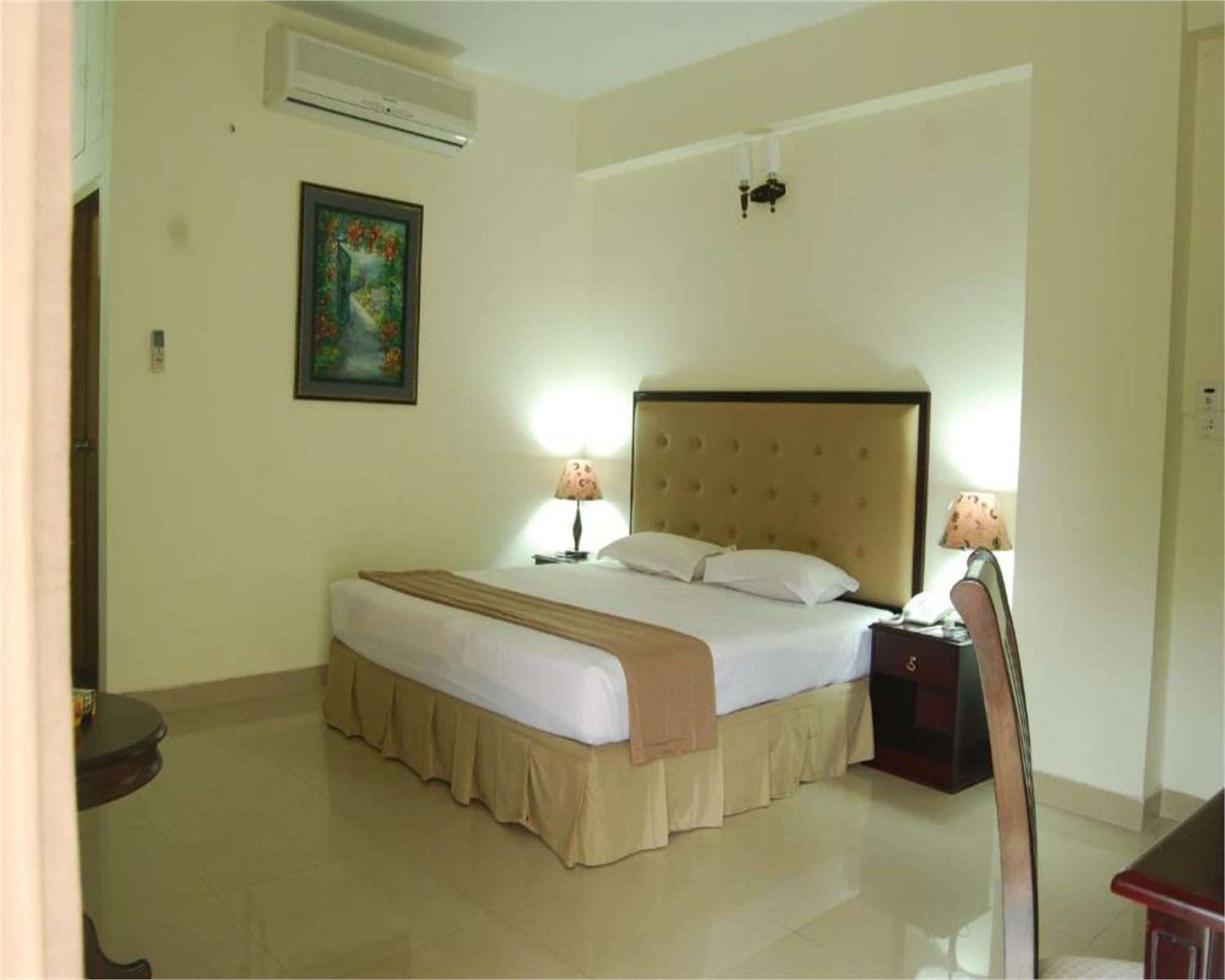 Ambassador Residency Hotel Chittagong Buitenkant foto