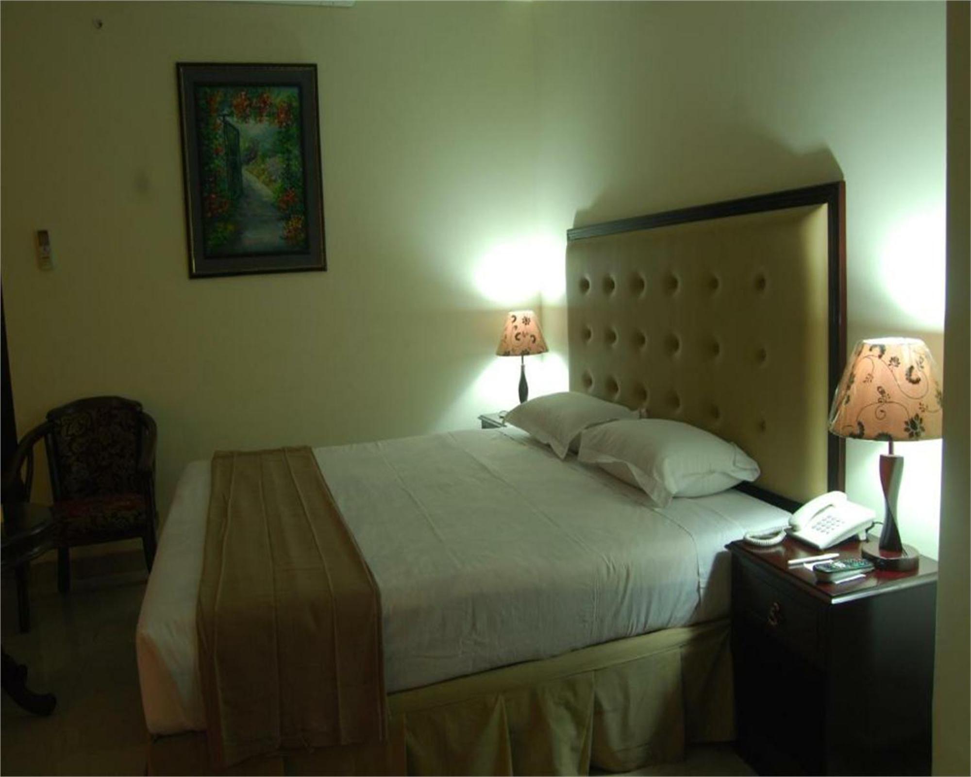 Ambassador Residency Hotel Chittagong Buitenkant foto