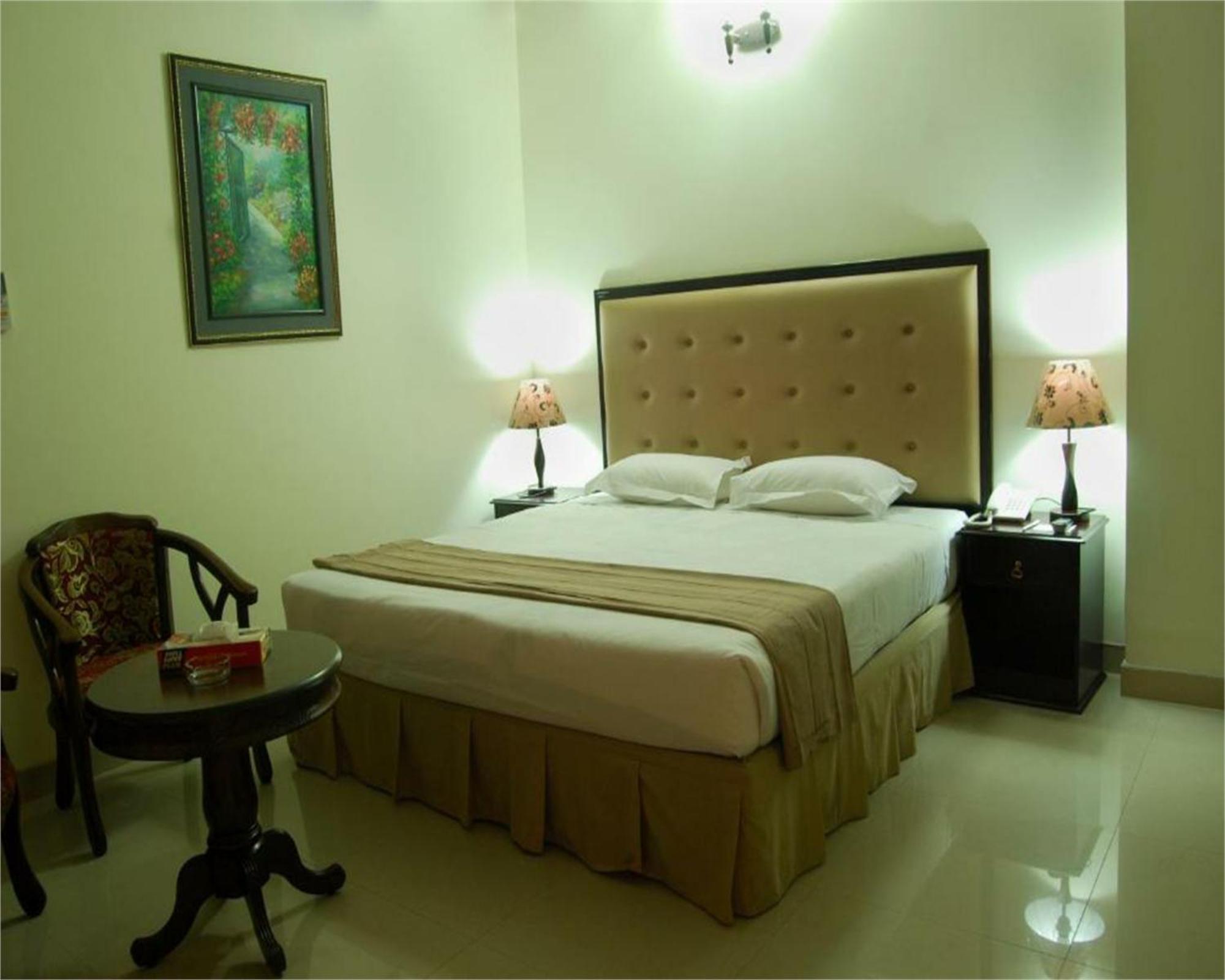 Ambassador Residency Hotel Chittagong Buitenkant foto