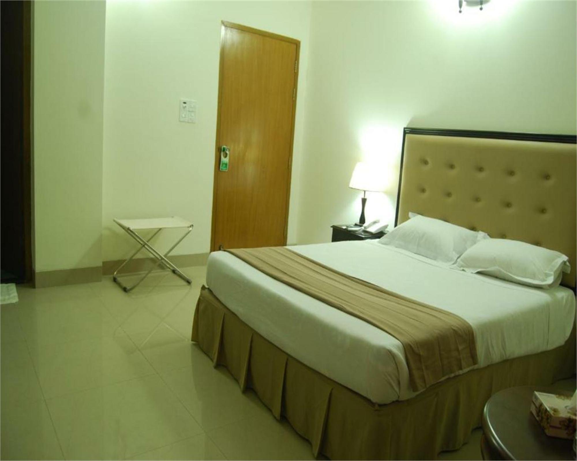 Ambassador Residency Hotel Chittagong Buitenkant foto