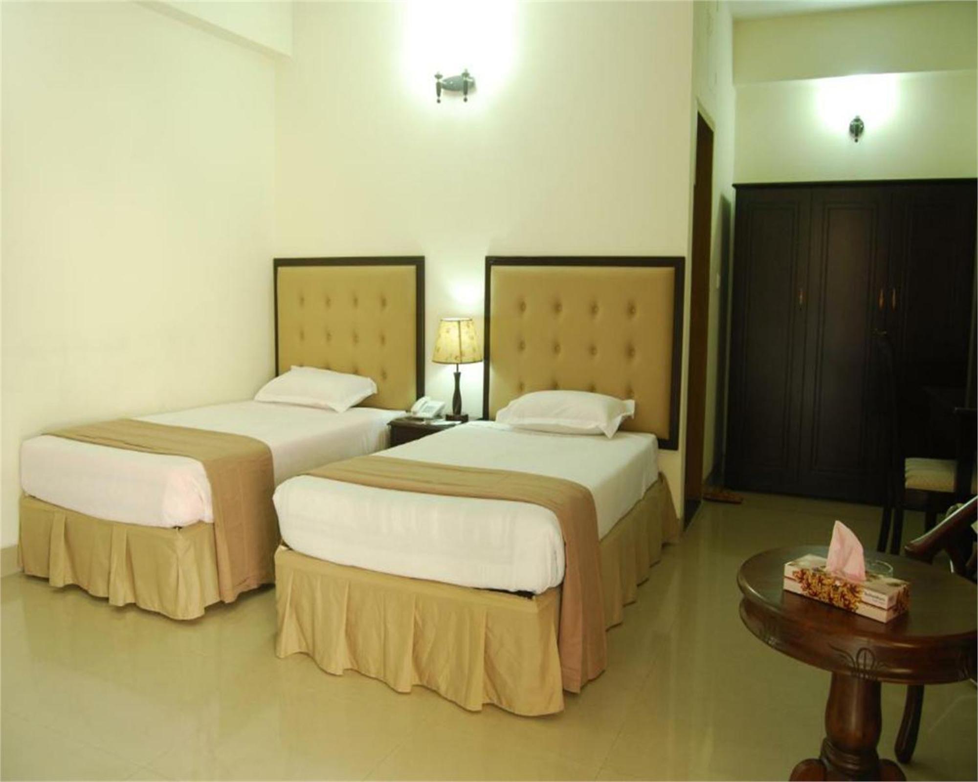 Ambassador Residency Hotel Chittagong Buitenkant foto