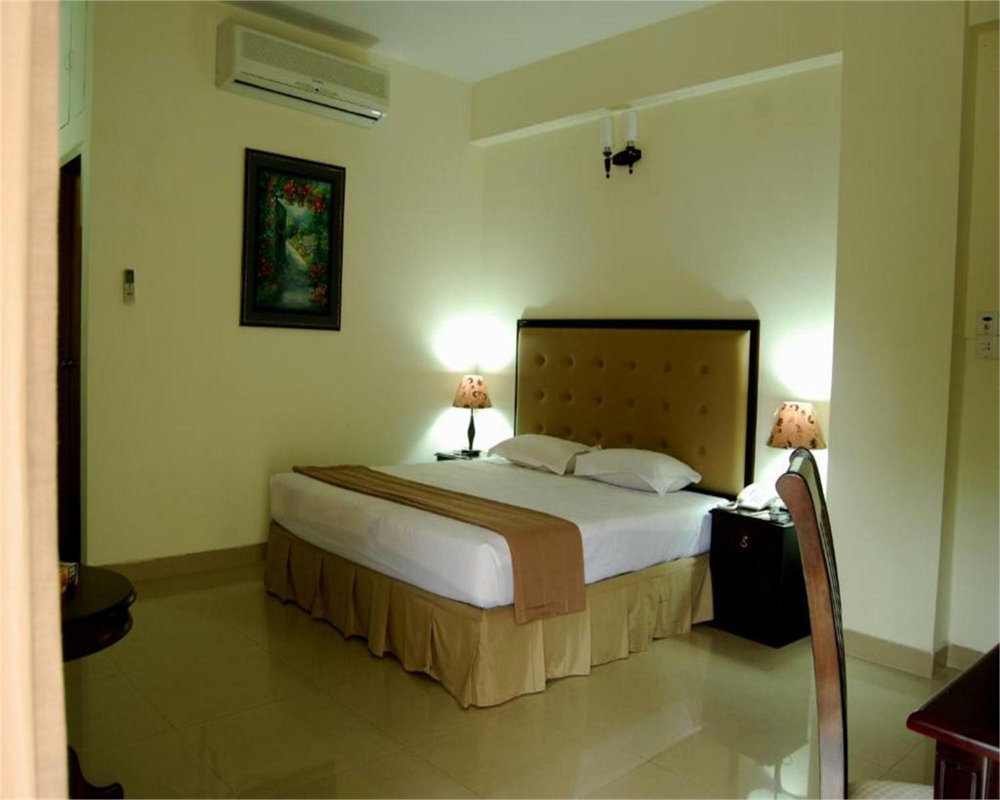 Ambassador Residency Hotel Chittagong Buitenkant foto